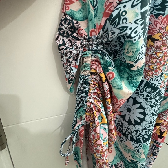 Plus Size Rash Guard top - Picture 4 of 5